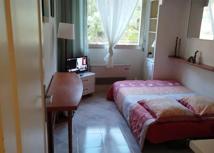 Studette 1 Piece Menton